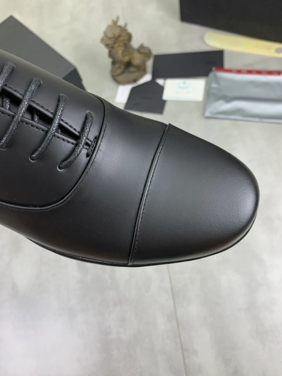 Men's men's shoes💰P580💰【New style】Top quality, classic popular models on the official website, timeless for a century,🆘 The trendy brand (Prada) mainly promotes popular models, avant-garde and versatile fashionable men's shoes, private version molding, cowhide surface splicing 1:1 oil edge processing... fashionable and simple, original imported cowhide interior cowhide feet; the atmosphere and personality are more fashionable, eye-catching and pursuing class. It will subvert old ideas and be a must-have for fashionistas who want to spend time with you! Must keep it! High-end comfort, high-end quality workmanship. Size: 38-44 Available in black. full package